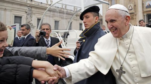 El Papa le reclamó a las religiones que “no sean ambiguas frente a la paz”