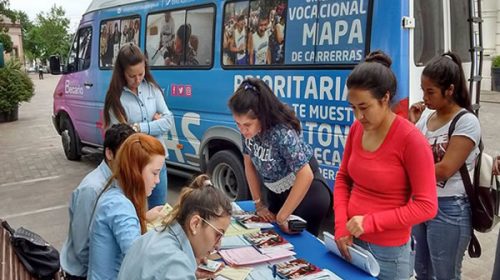 El Becario continúa con la distribución de solicitudes 2018