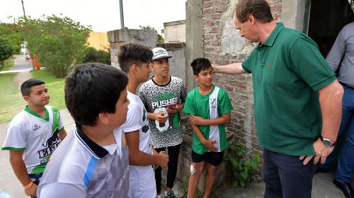 Bordet se reunió con los padres y los niños de Strobel