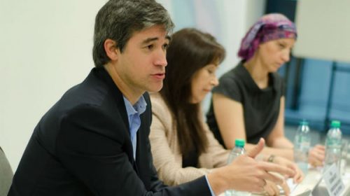 El Gobierno va por un sistema de votación mixto de boleta electrónica