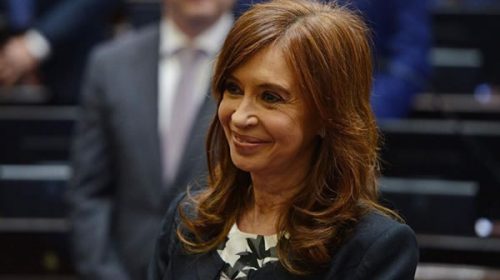 Cristina acaparó la atención de la jura de los nuevos senadores