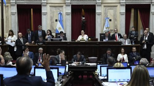 Con votos de Cambiemos y el peronismo, el Senado aprobó las reformas previsional y fiscal
