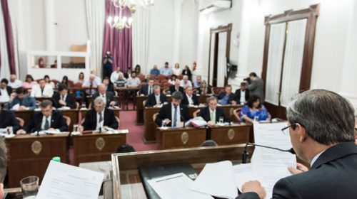 Media sanción a la inembargabilidad de los sueldos de trabajadores