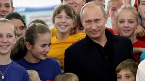 Putin anunció medidas para reactivar la tasa de natalidad