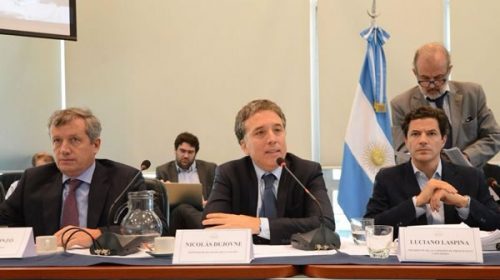 “No tenemos el número”, dijo Dujovne cuando le preguntaron cuánto ganará un jubilado