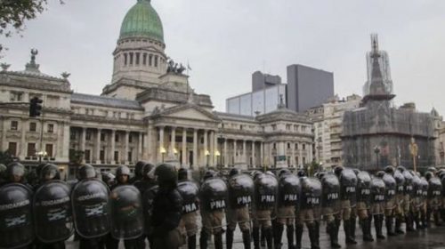 Tensión en el Congreso: entre marchas y protestas se debatirá la reforma previsional