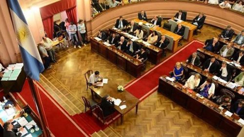 Diputados sesiona este martes