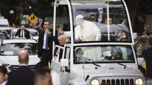 El papa Francisco llegó a Chile para salvar a su iglesia, la más débil de la región