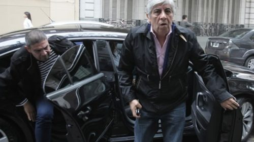 La prórroga de la licencia a OCA alimenta versiones de un acuerdo con Moyano por la reforma laboral