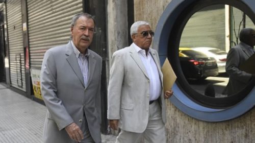 Los gobernadores planean desdoblar las elecciones para protegerse de una ola amarilla
