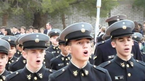 Estudiantes de 14 años de los liceos aprenderán a usar armas letales