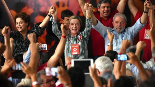 Con el lema “A no bajar los brazos”, el PT lanzó la precandidatura presidencial de Lula