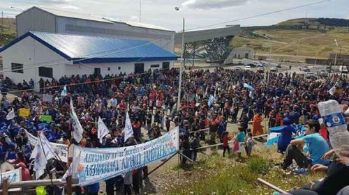 Sigue el paro de mineros por 400 despidos en Río Turbio