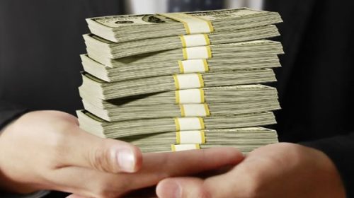 El Gobierno sigue endeudándose en pesos y dólares