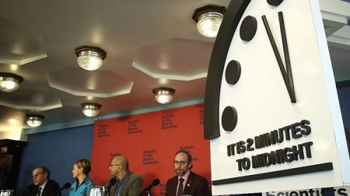 Adelantaron el “reloj del Apocalipsis”: hace 65 años que no es tan alto el riesgo nuclear