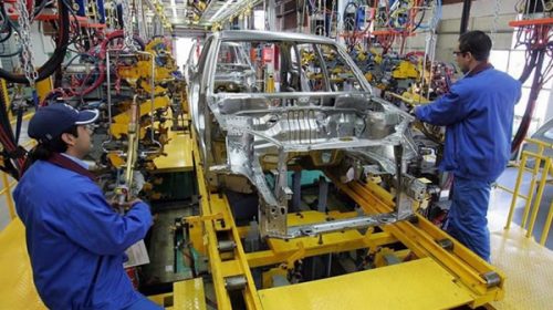 Se venden cada vez más autos importados y fábricas locales no se recuperan