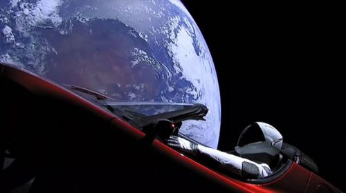 El Falcon Heavy dejó un auto deportivo de Tesla orbitando en el espacio