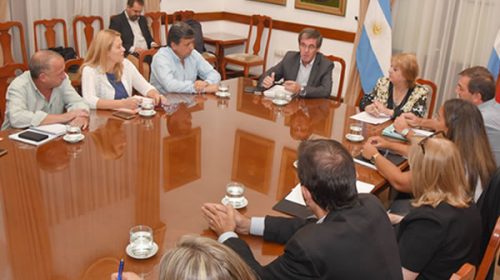 El gobierno mejoró la oferta a los docentes
