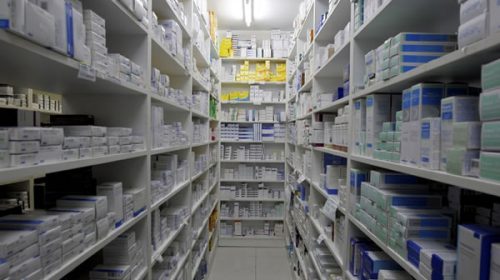 La Anmat prohibió la comercialización de un medicamento para tratar el VIH y un nebulizador