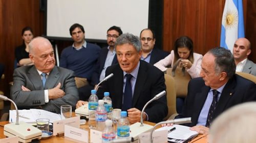 El Gobierno recibe a la UIA en un clima de tensión
