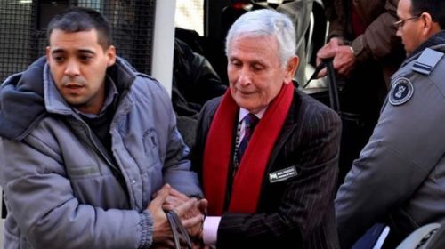 Vuelve a su lugar: le revocaron la prisión domiciliaria al genocida Miguel Etchecolaz