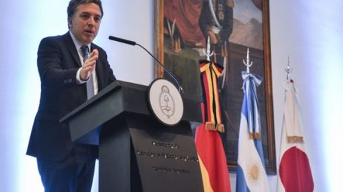 Dujovne pide paciencia a los que prestan dinero y a consumidores