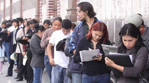 Según el INDEC, la desocupación retrocedió 0,4 puntos