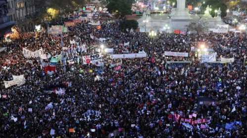 Masiva movilización de mujeres por el #8M