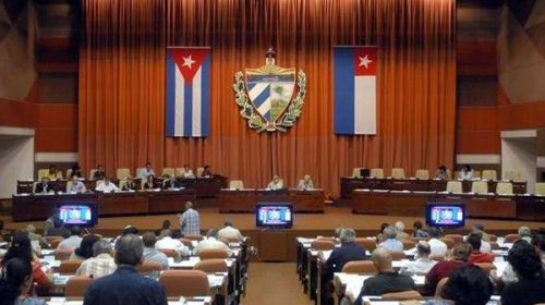 Se instala el nuevo Parlamento cubano y mañana se conocerá al sucesor de Raúl Castro