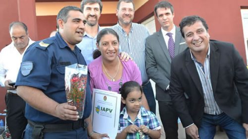 Cresto y Casaretto entregaron viviendas a 82 familias en Concordia