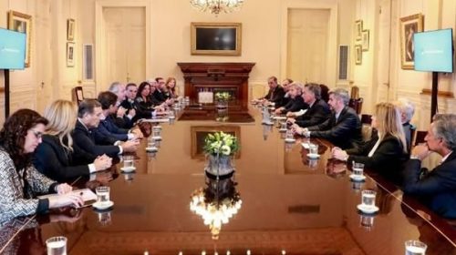 Senadores apoyaron “estabilidad financiera” en breve visita a Macri