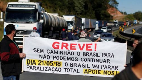 Gremios de camioneros paralizan Brasil por las subas en los combustibles