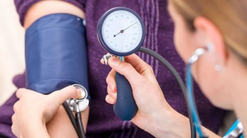 Día de la hipertensión: 12 sustancias y hábitos cotidianos que aumentan la presión arterial