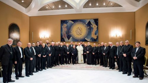 Vaticano: renunciaron en masa los obispos chilenos involucrados en casos de abuso sexual