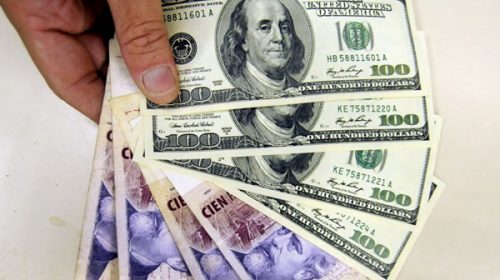 El peso argentino fue la moneda que más se devaluó en el año