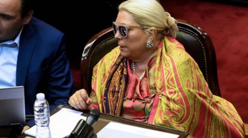 Carrió denunció un “golpe cambiario” contra Macri y le pidió perdón a Duran Barba