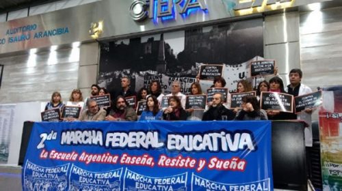 Comenzó la Marcha Federal Educativa que confluirá este miércoles en Plaza de Mayo