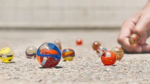 La única fabricante de bolitas, al borde del cierre