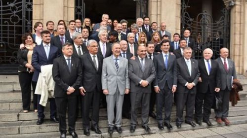 Gobernadores alertan que un pacto debe ir más allá de la baja del gasto