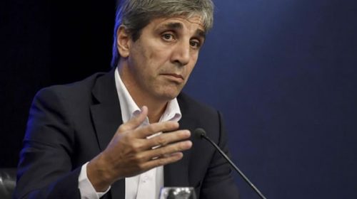 El ministro Caputo compró dólar futuro en los últimos meses y ganó millones
