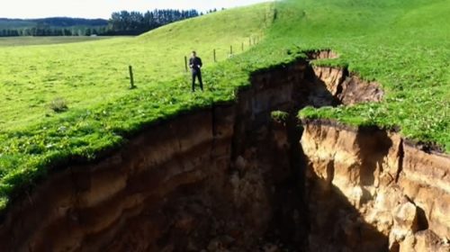 Apareció una grieta en Nueva Zelanda, como la que divide África