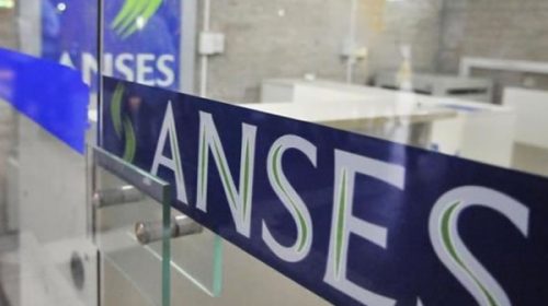 El Gobierno triplicó el monto de fondos tomados de la Anses para financiar el déficit