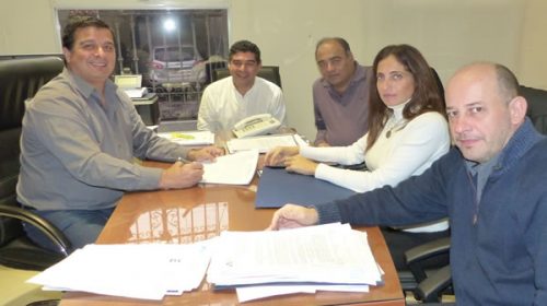La provincia rubricó los primeros contratos para ejecutar nuevas viviendas con fondos propios
