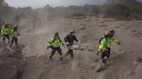 Guatemala: un volcán y una ciudad en pánico