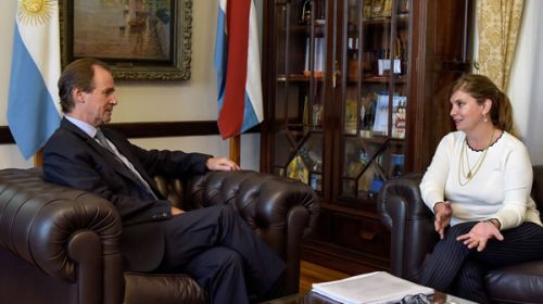 Territorialidad e impulso del nivel superior en la agenda del gobernador para la política de becas provincial