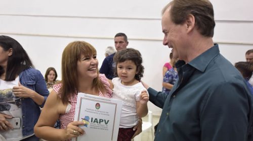 Más de 2.000 familias entrerrianas recibieron las escrituras de sus viviendas sociales