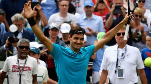 Federer celebra el número uno con el título 98 de su carrera