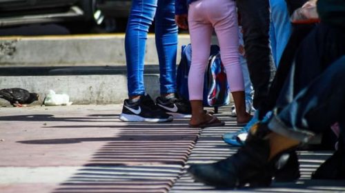 Investigan malos tratos en centros de detención de menores inmigrantes en EEUU: desnudos, atados…