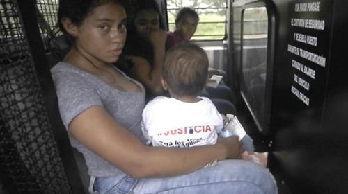 La Justicia de EE.UU. ordena a Trump que reunifique a los niños separados en 30 días