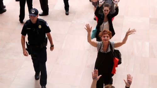 Susan Sarandon fue detenida en Washington tras protestar contra Donald Trump